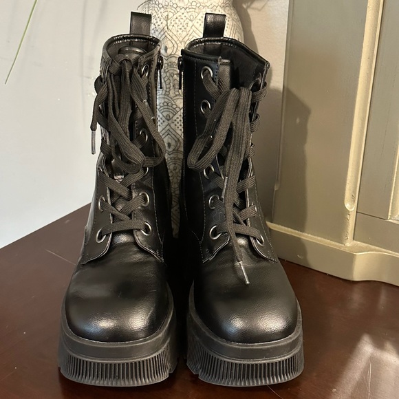 Black boots Chunky Platform size 7.5 - Picture 3 of 6